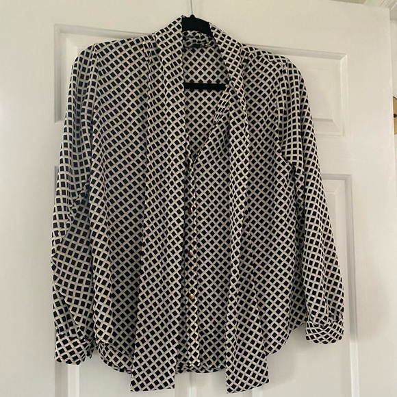 Ann Taylor Petite Black and White Tie Neck Blouse - Size XSP - Picture 2 of 4
